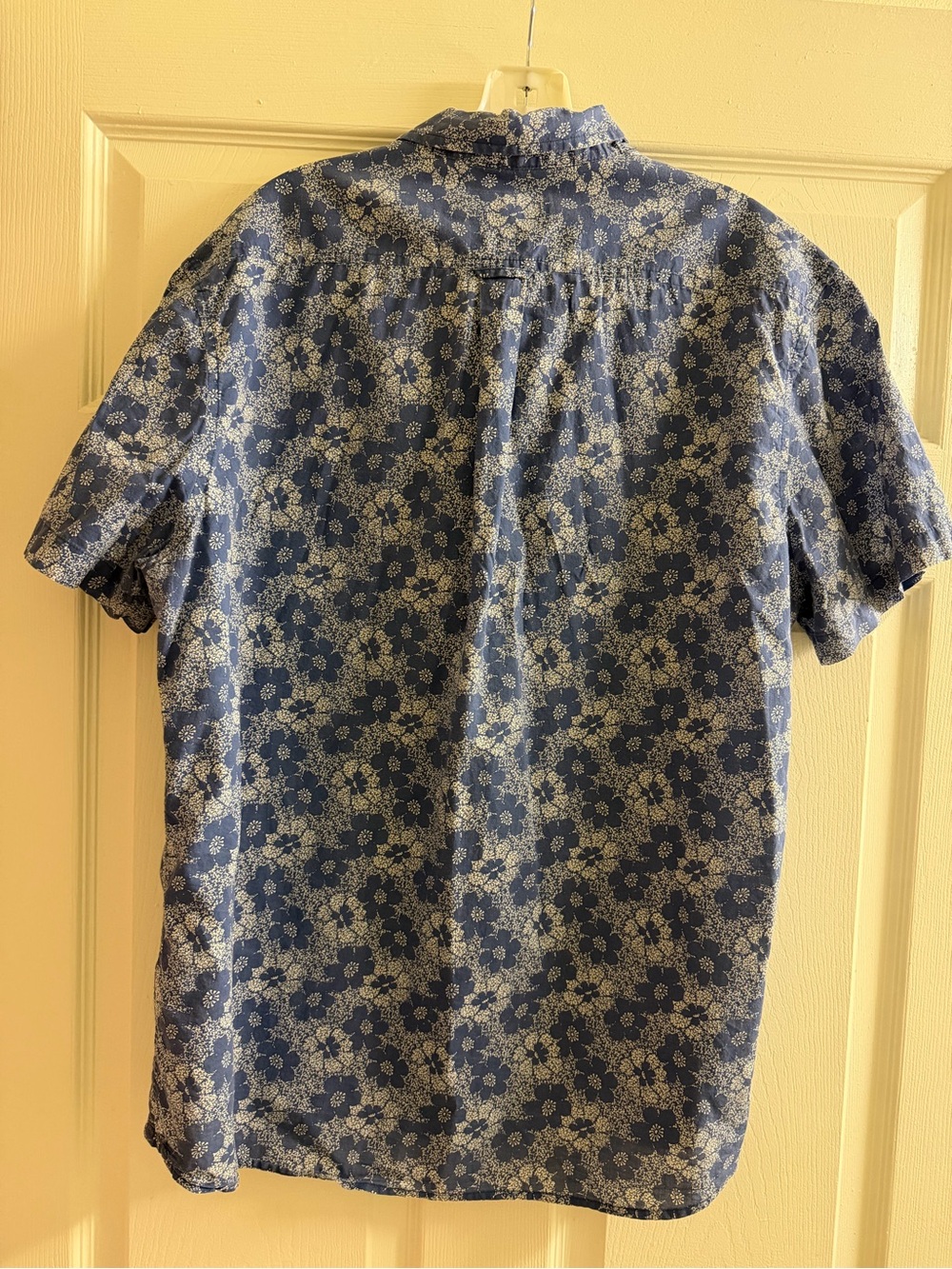 Grayers Blue Floral Short-Sleeve Button-Down Shirt - Picture 2 of 5